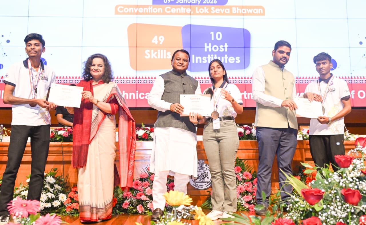 Award ceremony celebrating skills and institutional achievement